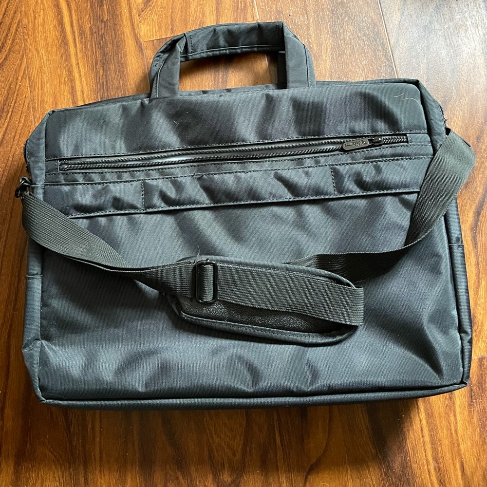 Toteiti Deluxe Laptop Carrying Case